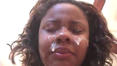 Hideung gadis Brasil meunang cum dina beungeut nya sanggeus anal kelamin jeung kontol badag